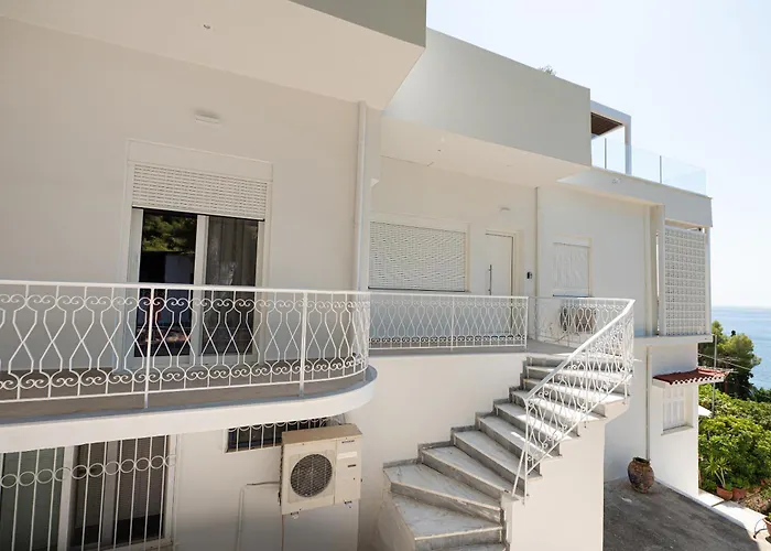 Semiramis Luxury Apartments