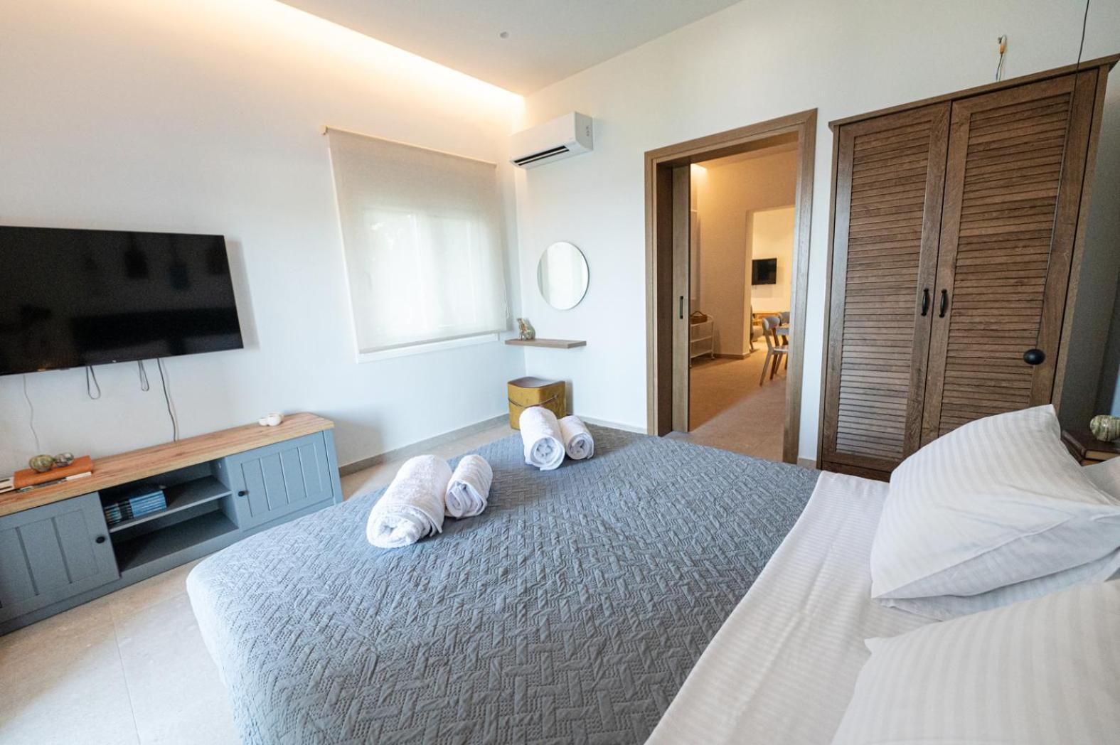 Semiramis Luxury * Poros Town