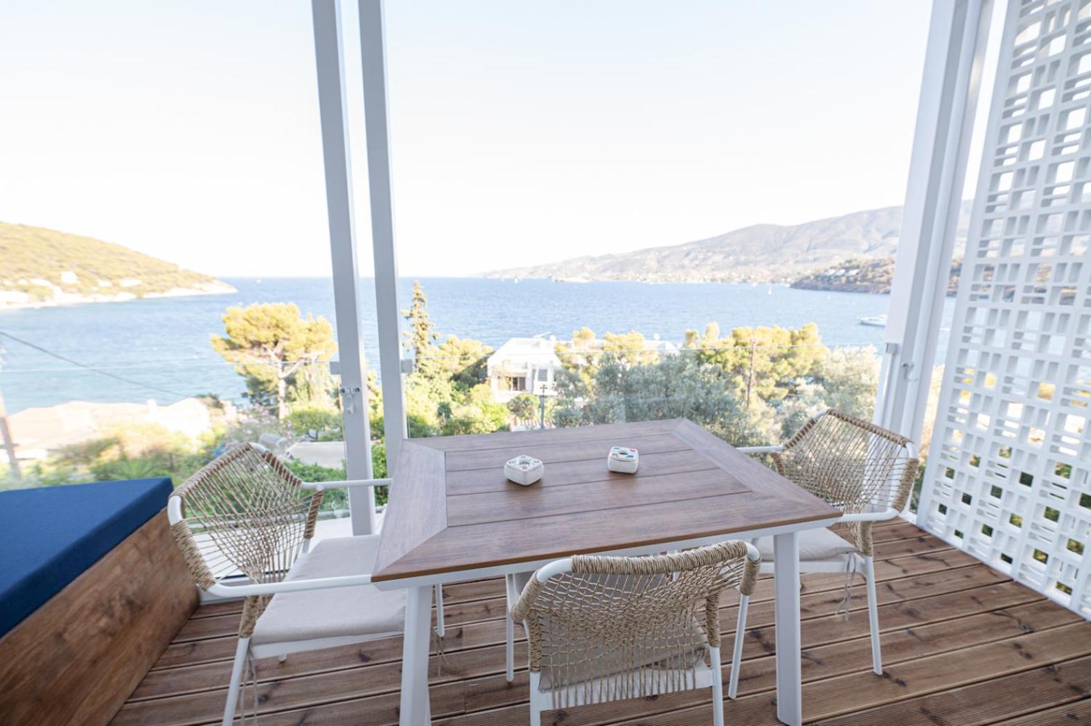 Semiramis Luxury Apartment