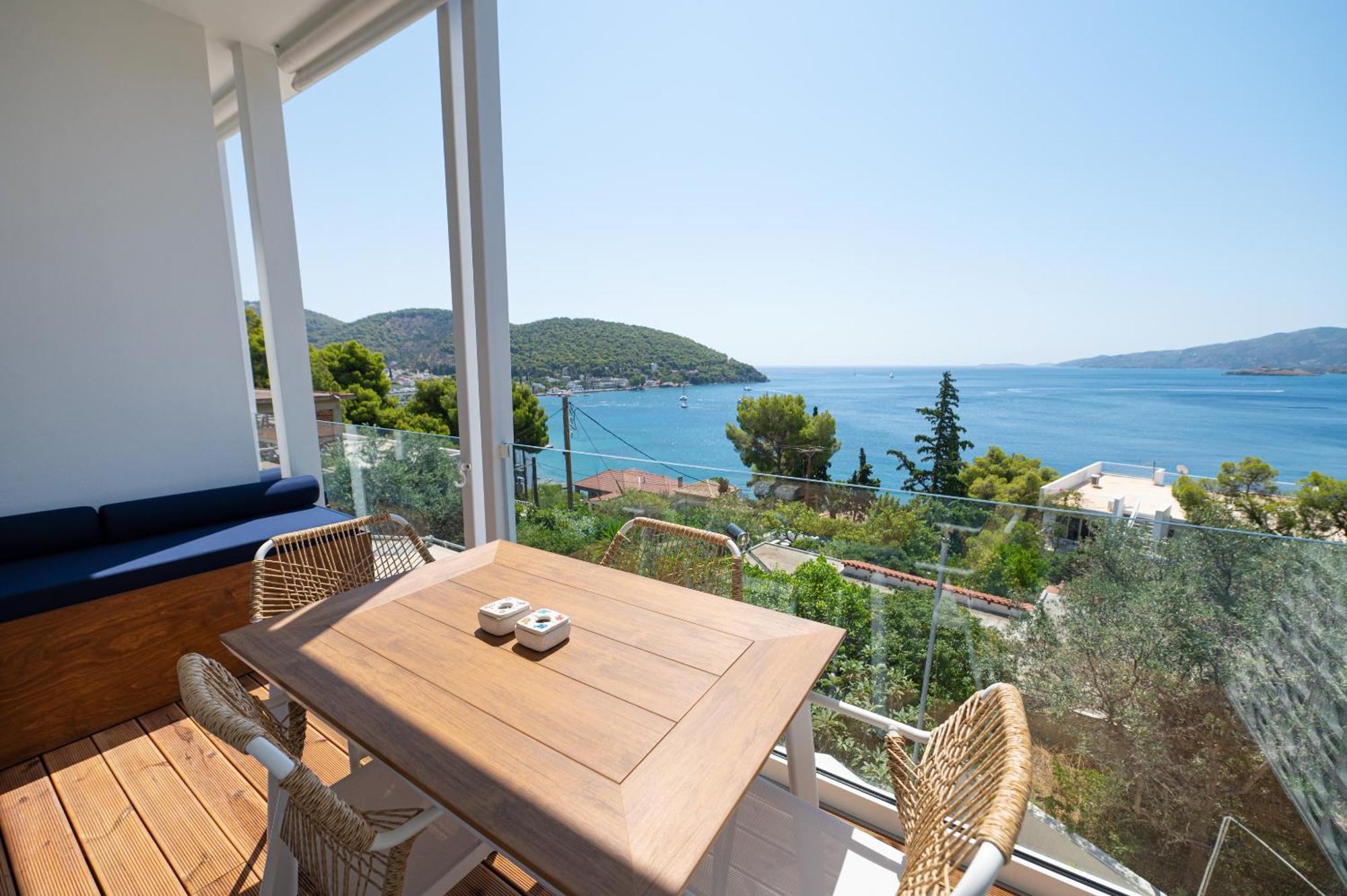 Semiramis Luxury Apartment Poros Town