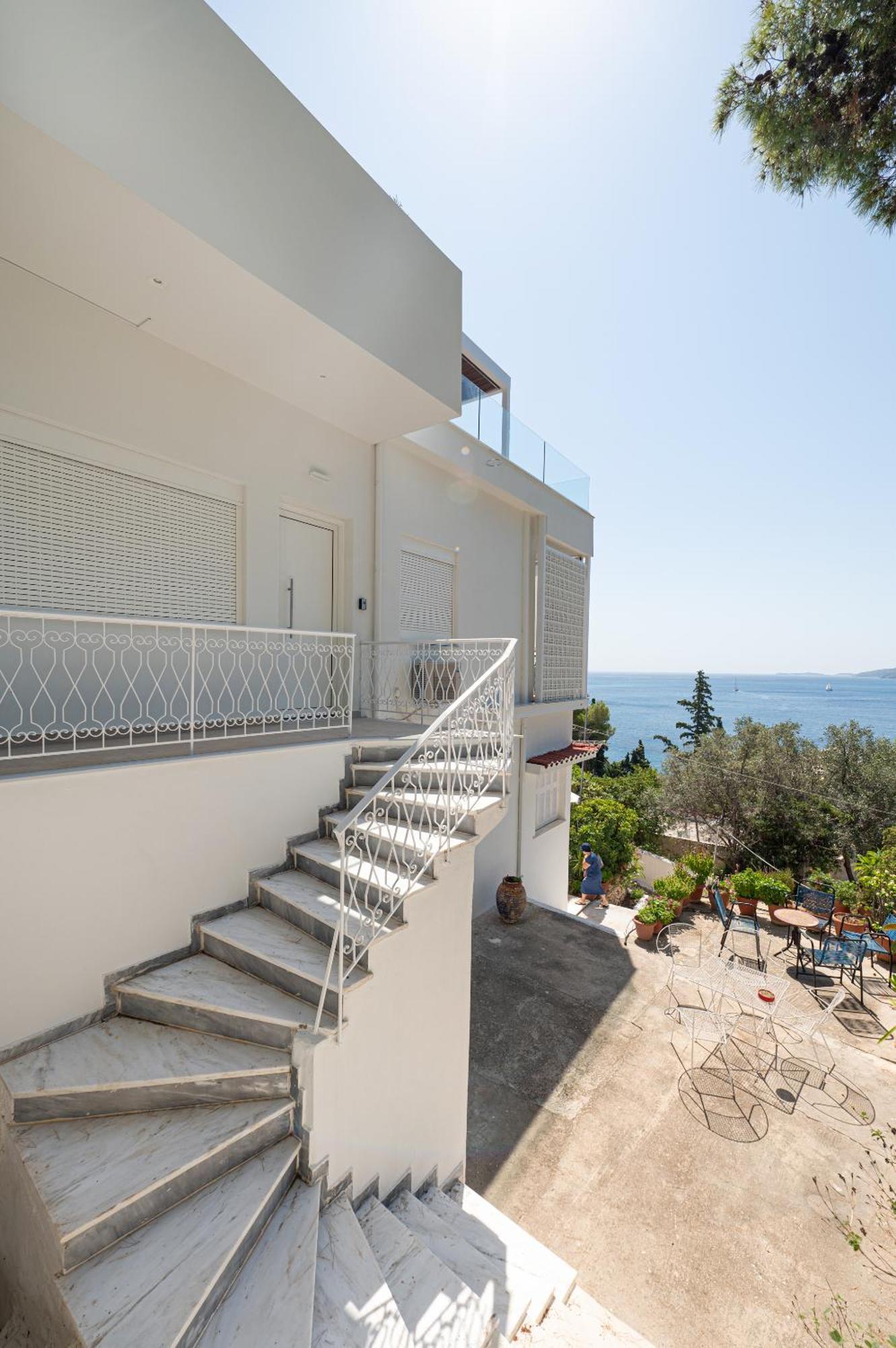 Semiramis Luxury Poros Town