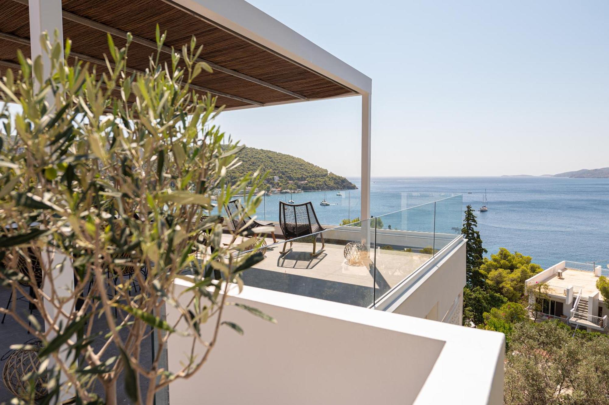 Semiramis Luxury Apartment