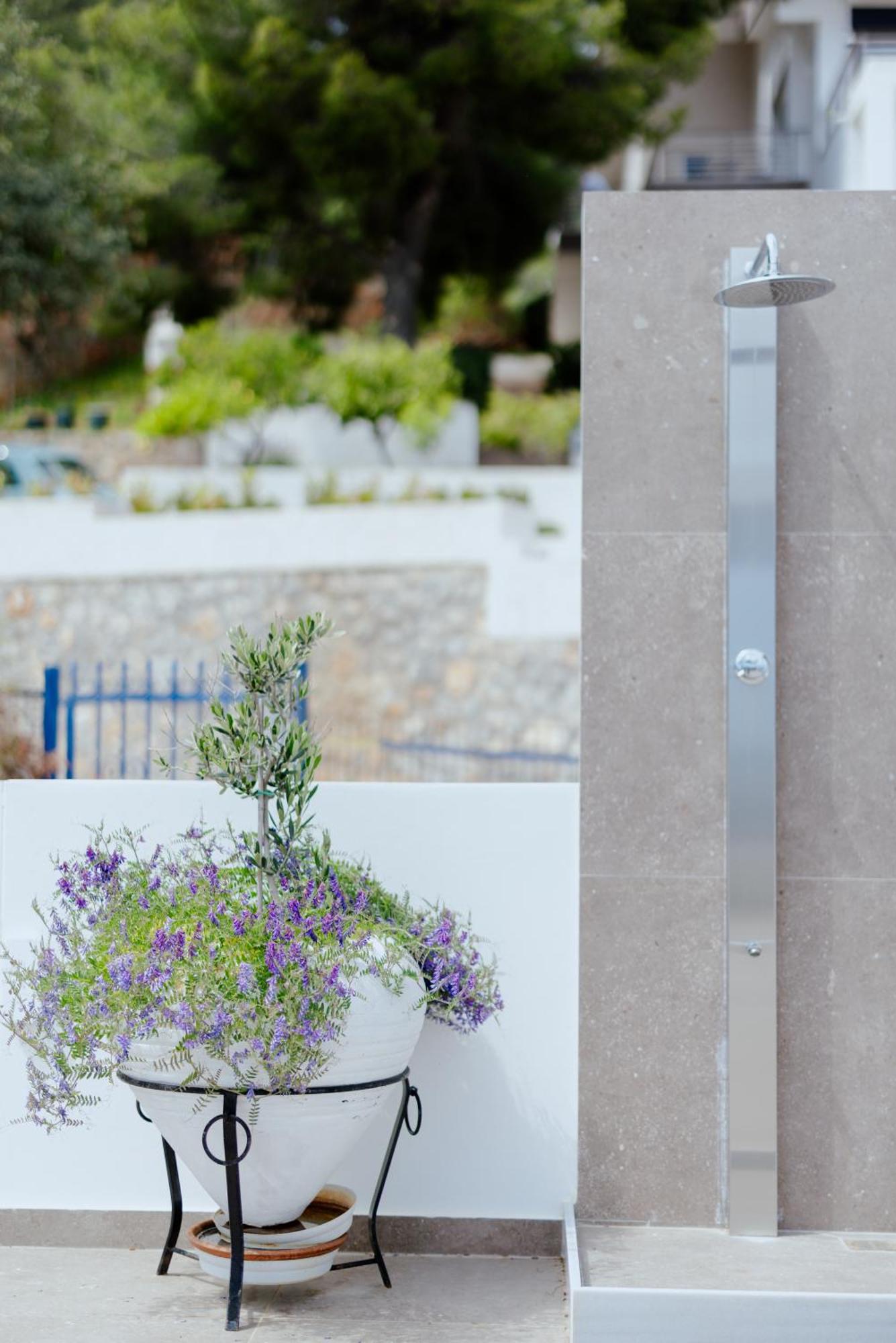 Semiramis Luxury * Πόρος